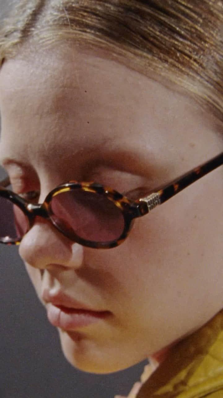 のインスタグラム：「Miu Miu sunglasses are characterized by ultra-flat lenses that highlight an extreme lightness.   Featuring Mia Goth.  Directed by @ZoeGhertner.  Creative direction by @EdwardQuarmby.  Styled by @LottaVolkova.   #MiuMiuEyewear」