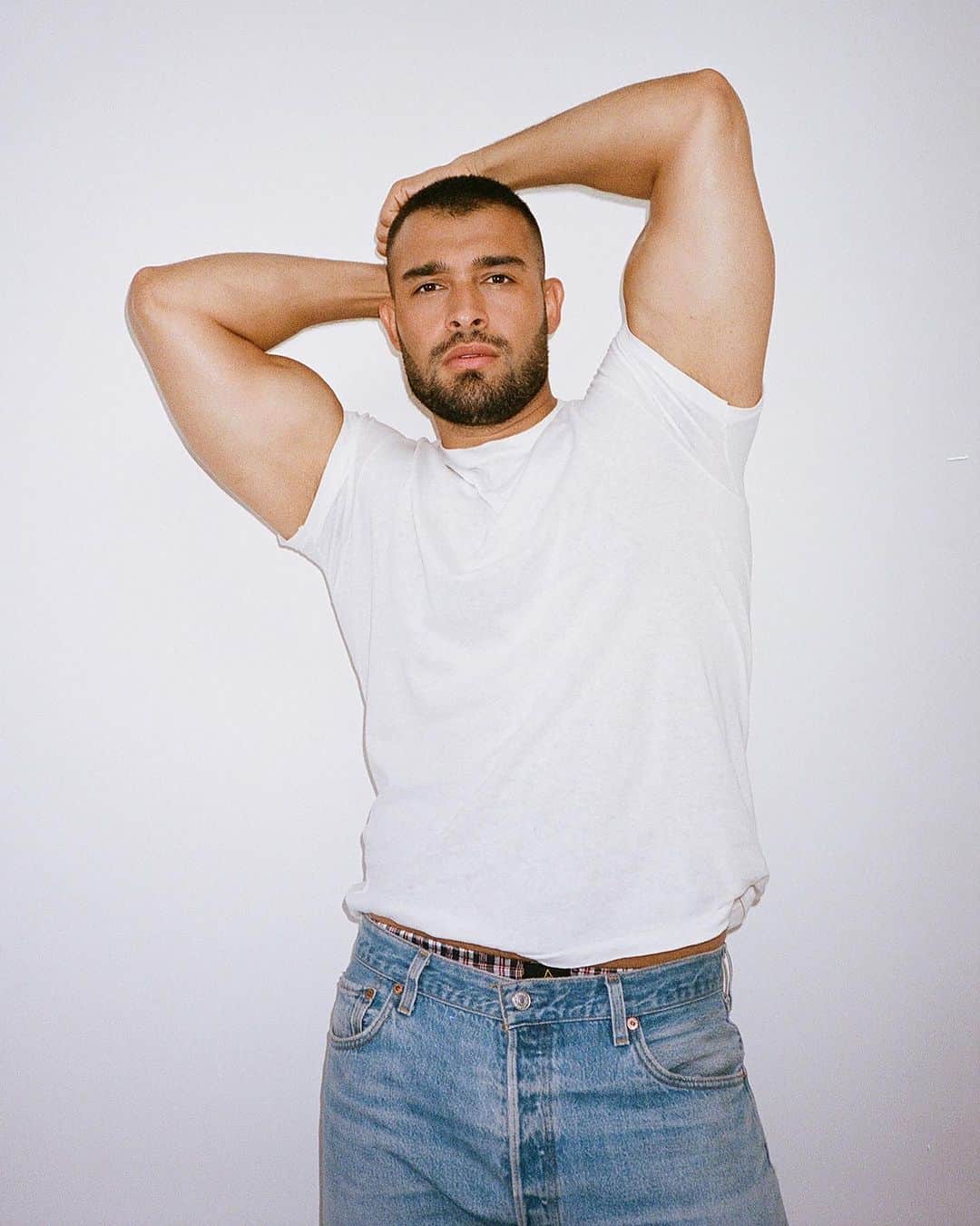 INTERVIEW Magazineさんのインスタグラム写真 - (INTERVIEW MagazineInstagram)「Hollywood’s hunkiest bachelor @samasghari joins us for our Fall issue to talk favorite body parts, celebrity crushes, and Cheesecake Factory orders 🍰 link in bio.   Photography by @hichristophers  Styled by @jakesammis  Grooming: @sonialeeartistry  Location: @issuephotostudio」10月23日 22時57分 - interviewmag