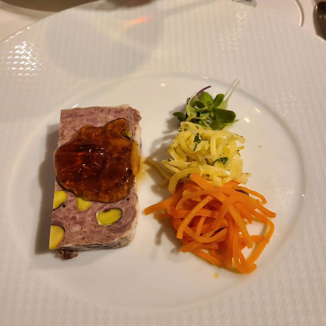 床嶋佳子さんのインスタグラム写真 - (床嶋佳子Instagram)「昨日はこんな感じで出掛けました！ 秋を感じるお食事でした‼️💓」10月23日 23時02分 - yoshiko.tokoshima