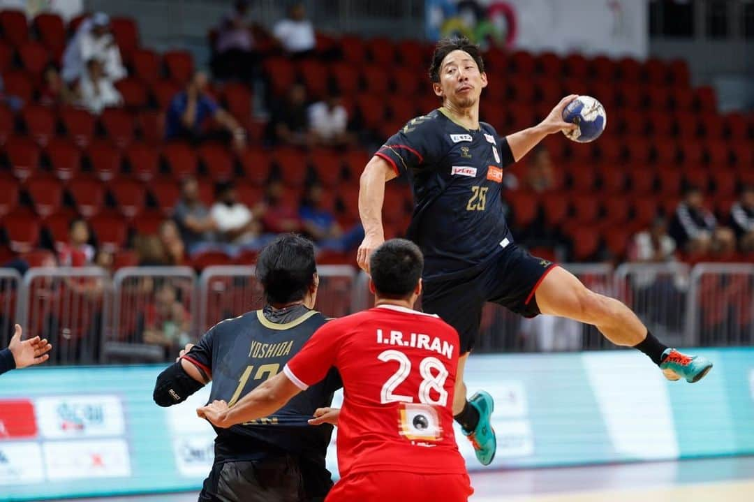 渡部仁のインスタグラム：「Asian Men’s Qualification for Olympic Games🇫🇷  🇯🇵-🇮🇷  photos by @tagucci42   #GoForParis2024 #彗星ジャパン  #salming  #bauerfeind」