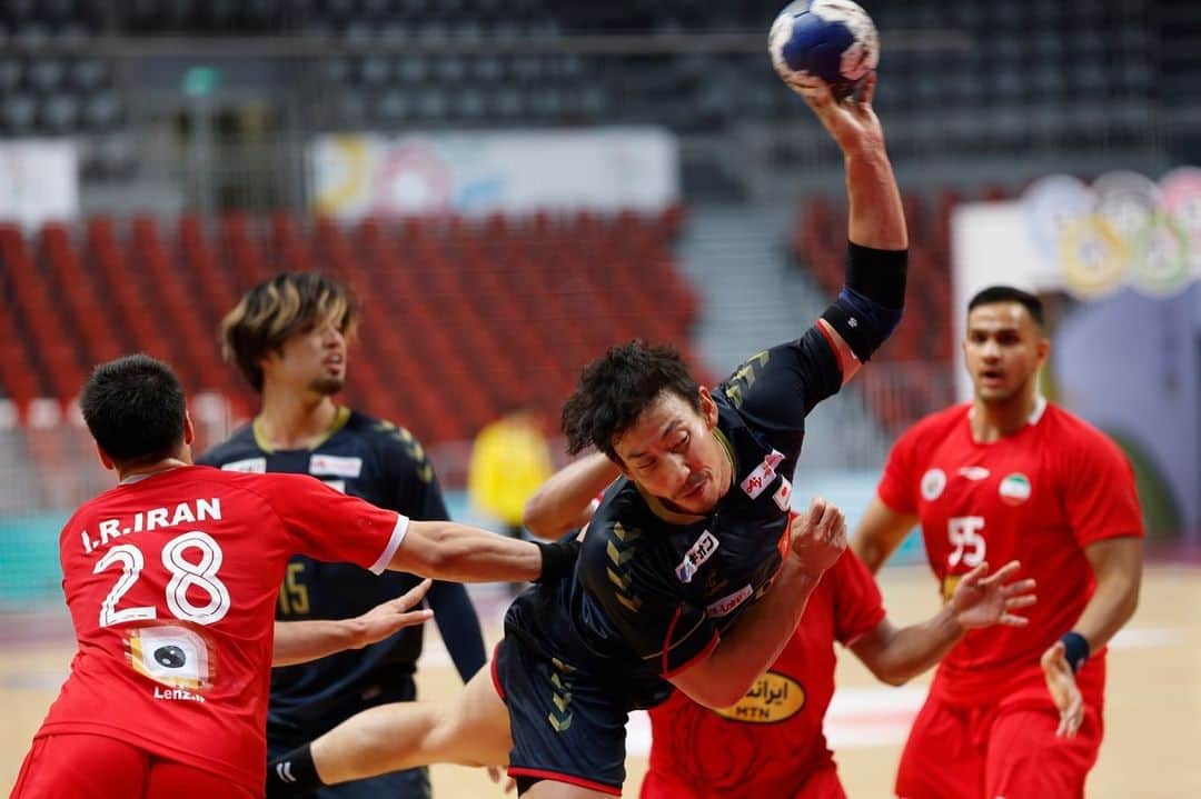 渡部仁さんのインスタグラム写真 - (渡部仁Instagram)「Asian Men’s Qualification for Olympic Games🇫🇷  🇯🇵-🇮🇷  photos by @tagucci42   #GoForParis2024 #彗星ジャパン  #salming  #bauerfeind」10月23日 23時04分 - jin.w20