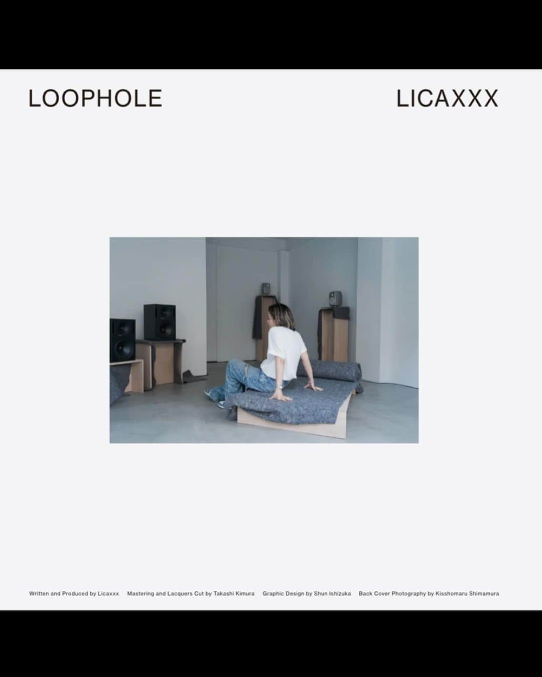 Licaxxxさんのインスタグラム写真 - (LicaxxxInstagram)「8月に行ったサウンドインスタレーション “LOOPHOLE” の為に作った音源のレコード盤を、会場限定販売で作りました。レコードのためのマスタリングから @wolfpack_jpn に相談し、カッティングスタジオも拝見させてもらいました！  クラブで鳴らすダンストラックとは違い、低音が異様な動きをしたり、張り付くような高音があったりと、音環境を選ぶトラックなんですが、それを本当に簡単に言うといい感じにレコード用音源にして頂きました。暴れず、入りやすく。  今回、会場で体験してもらった方への完全受注なので増版はありません、そして１枚ずつカッティング。買って頂いた方、あの時あの場所で聴くことの体験の続きをどうぞ。  次はダンストラックもレコードだしたいな〜」10月23日 23時04分 - licaxxx1