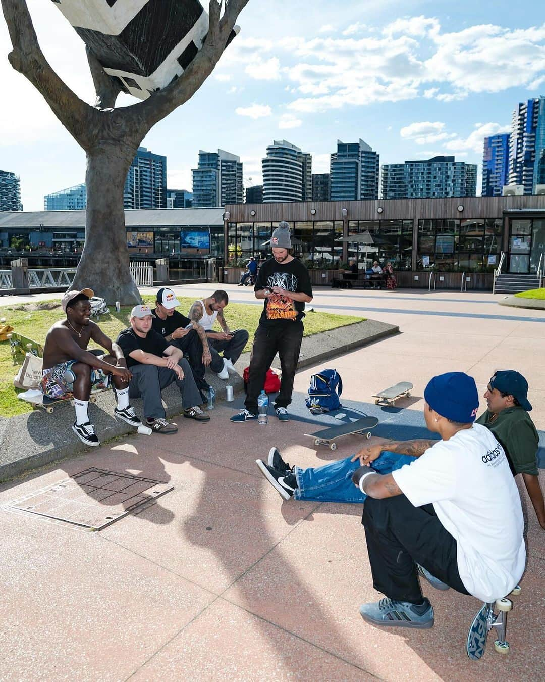 フェリペ・グスタボさんのインスタグラム写真 - (フェリペ・グスタボInstagram)「@redbullskate Australia tour moments 🇦🇺  Flicks by @aacostaa & @andrewjamespeters」10月23日 23時10分 - fgustavoo