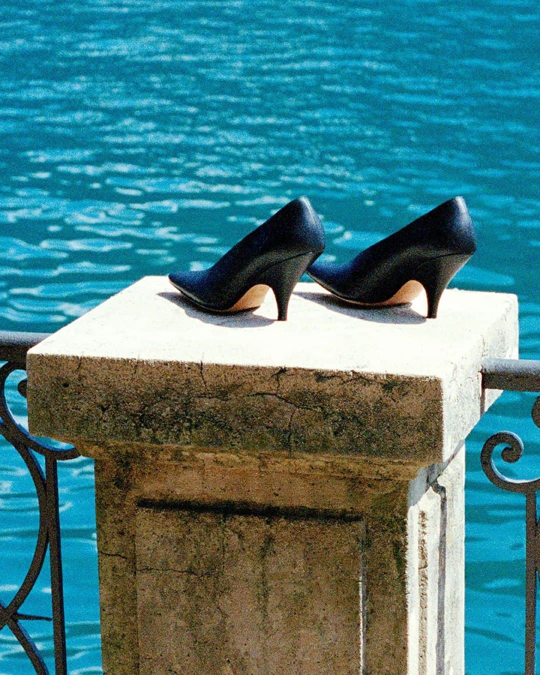 バリーのインスタグラム：「Introducing the new Katy pumps for Bally Fall/Winter 2023.  #Bally #BallyFW23」