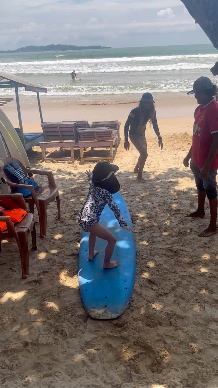 高橋忍のインスタグラム：「සුභ පැතුම්!  take off 🇱🇰❤️🏄」