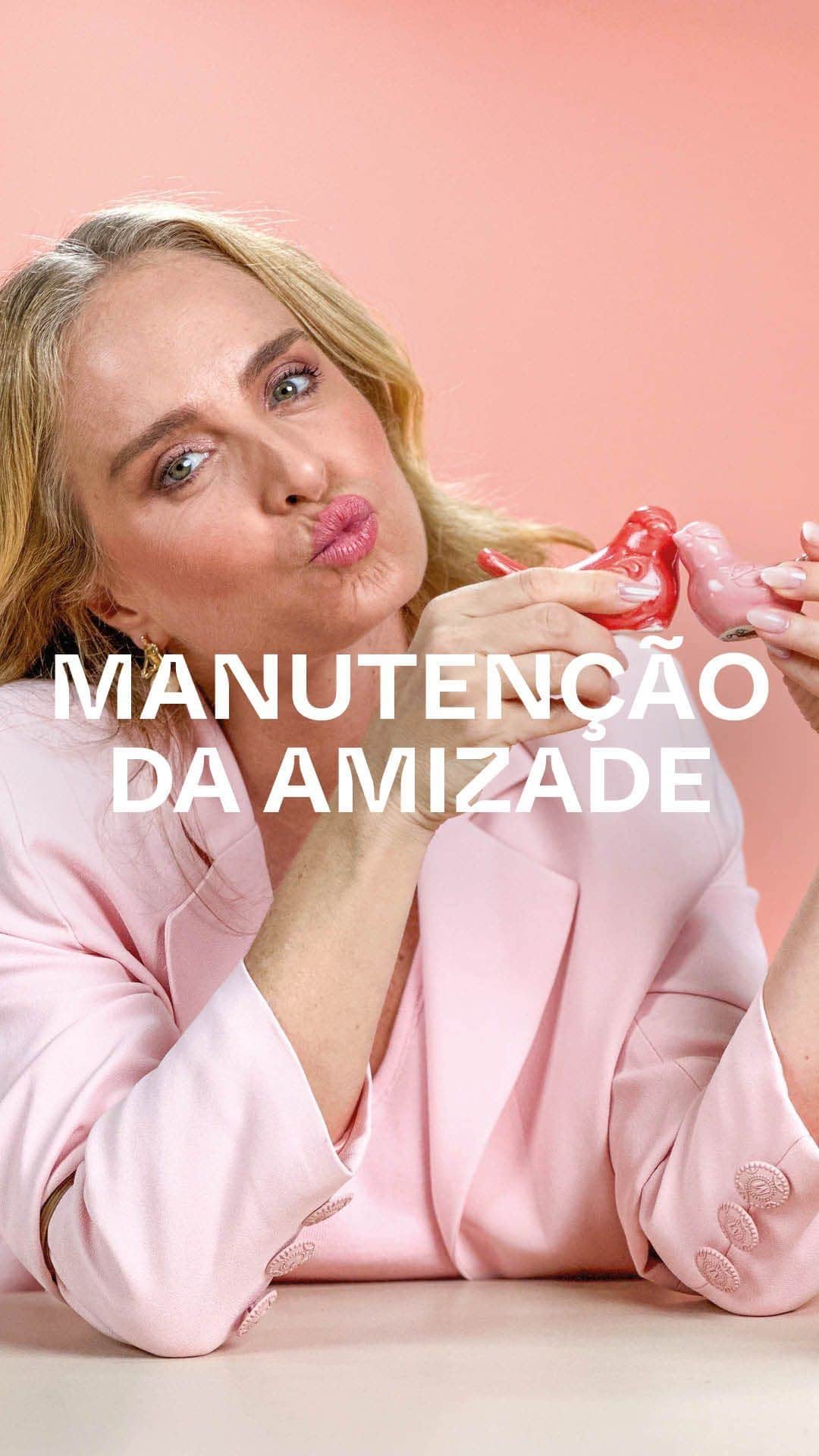 アンジェリカのインスタグラム：「Um dos laços mais íntimos e amorosos é o da amizade, mas você já parou para pensar que ela também precisa de manutenção constante? Para entender como podemos manter amizades verdadeiras e longínquas, @angelicaksy conversa com o escritor e filósofo @cortella e o apresentador e influenciador @gominho. Vem assistir o episódio completo no link da bio de @minabemestar.」