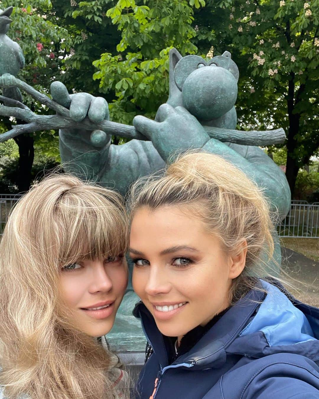 Kristina Kots Gotlibのインスタグラム：「Лучший друг- твой sister друг. #sister #autumn #осень2023 #осень」