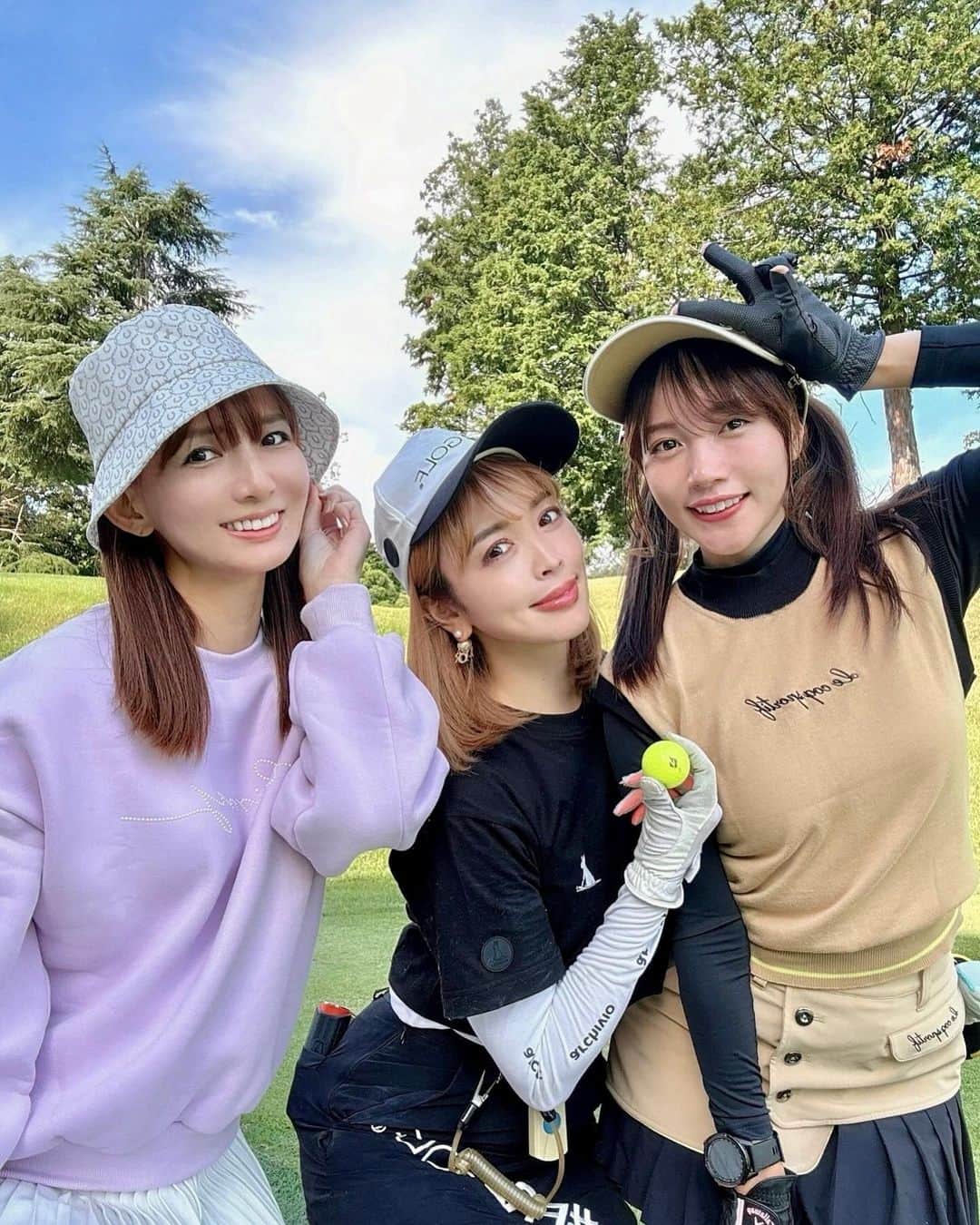のインスタグラム：「今日は女子3サム⛳️  ベスト更新狙ってたのだけど全然無理でした😂笑 天気心地良かったし楽しかった💓   #ゴルフ女子 #ゴルフコーデ #あすみゴルフ #秋ゴルフ」