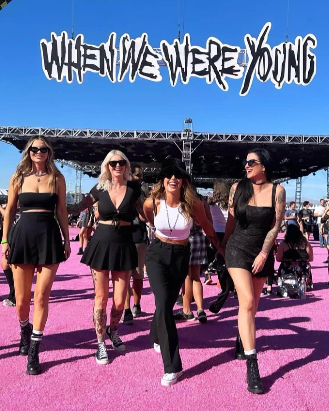 ブリトニー・パーマーのインスタグラム：「We are the weirdos mister.. 🏁@whenwewereyoungfest #wwwy」