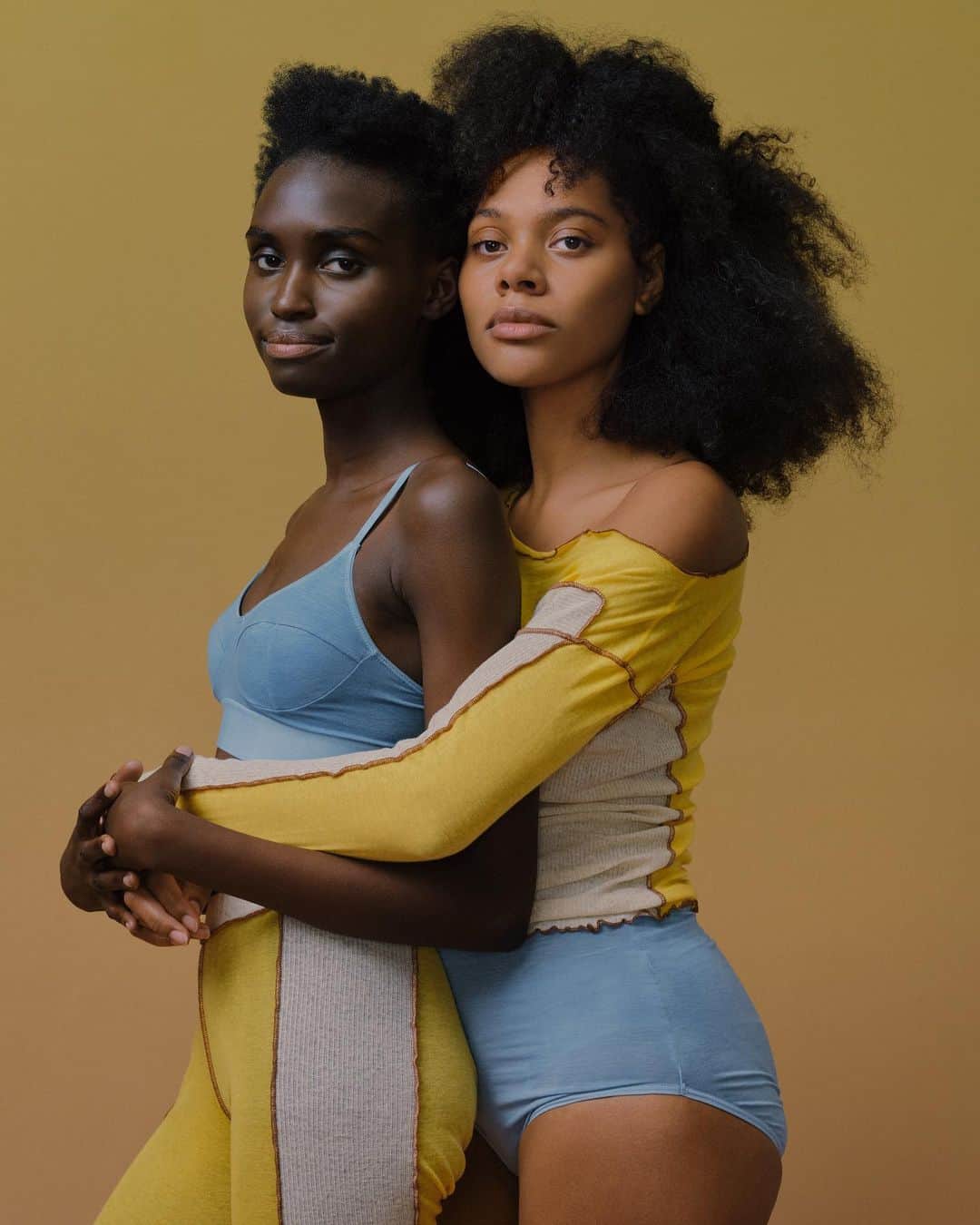 のインスタグラム：「Women’s nature: celebrating womanhood, sisterhood and our unique beauty.  "This story features women of different ages, ethnic and cultural backgrounds and different body types. It was shot at my studio in London with the help of artificial lighting that was made soft to create a very natural-looking effect and complement the title of the story.   "The 55mm lens helped capturing group subjects and creating a wider space, more depth in the composition, especially considering that my studio isn’t very large. Working with a Fujifilm camera allowed for capturing more nuanced colours and tones, which was very important as the whole story is based around colour."  📸: FUJIFILM X-Photographer @kristinavaraksina  #FUJIFILMGFX100S GF55mmF1.7 R WR  1. f/8, ISO 640, 1/125 sec. 2. f/8, ISO 640, 1/125 sec.」