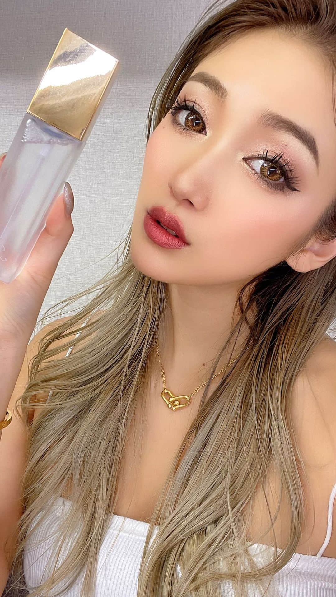 鈴木愛美のインスタグラム：「少しだけアーカイブ残しておくね！美容液ご購入頂いた方ありがとうございました🙇‍♀️🩷と、少しお知らせ！そして雑談wwのライブです！」