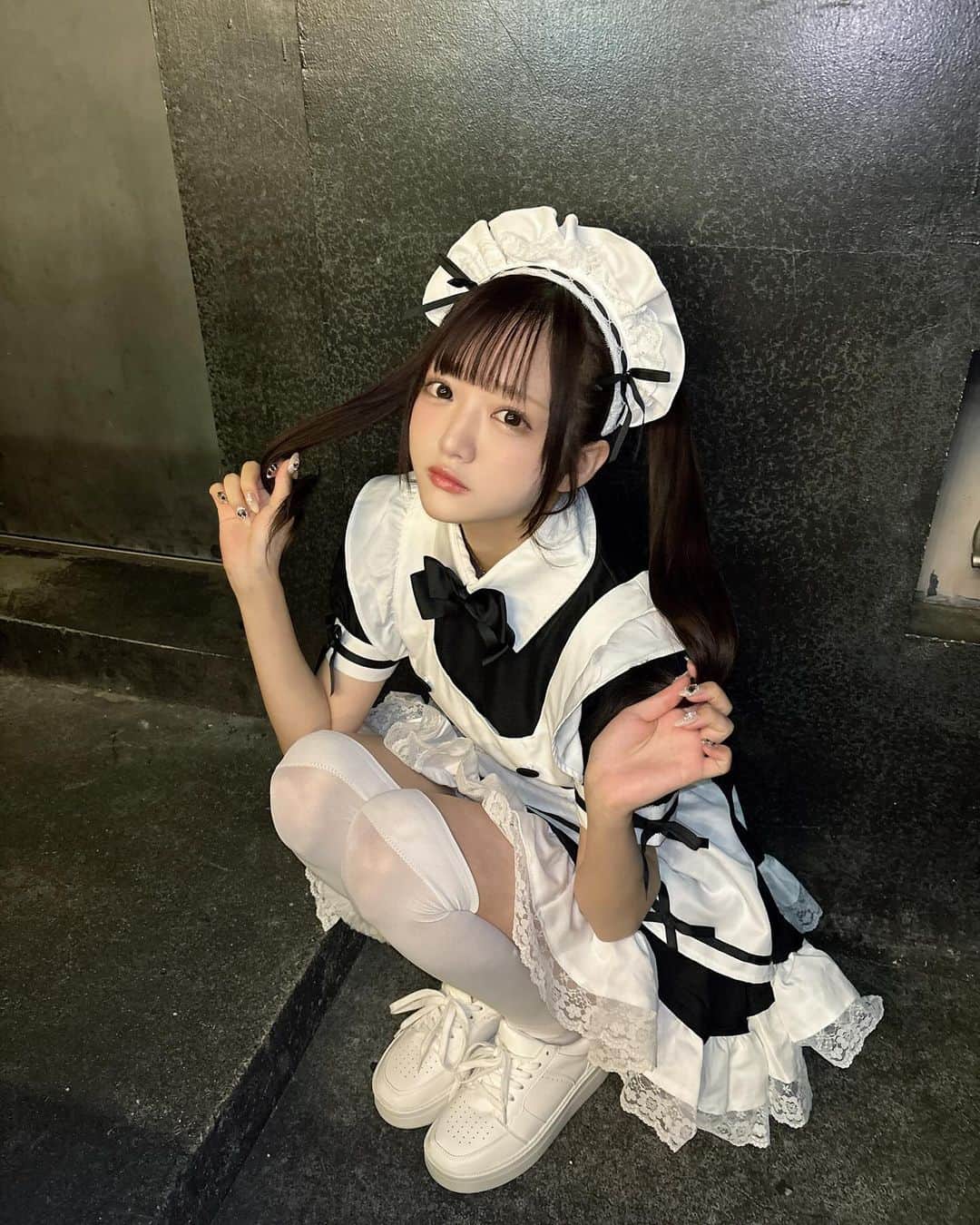 小林莉奈さんのインスタグラム写真 - (小林莉奈Instagram)「. . メイドさんになった❤︎ みんなに仕事できなさそうって言われたよ(•ᴗ•; ) できるもんね！ . #メイド #メイドコスプレ」10月23日 23時46分 - rina_yoruami