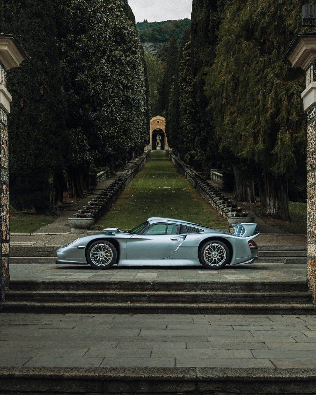 Porscheのインスタグラム：「Houston, we've got a Porsche.  📸 @kenozache at @concorsodeleganza_vde #PorscheMoment」