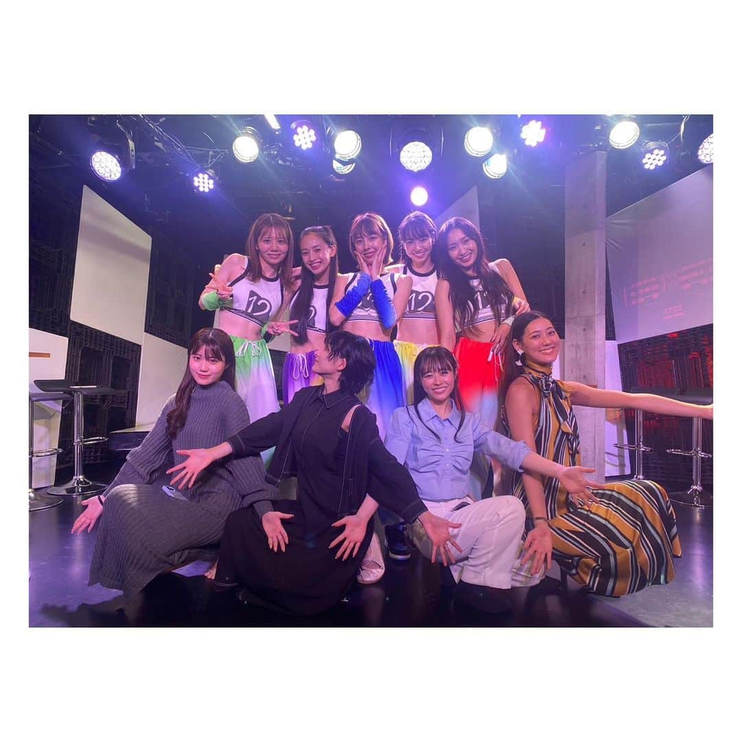 早乙女ゆうさんのインスタグラム写真 - (早乙女ゆうInstagram)「#劇団12ミニッツ 旗揚げ公演「×××になれなくて』無事全公演終了しました。 ご来場くださった皆様改めてありがとうございました。 素敵なキャスト、スタッフさんに囲まれてミナを演じられて、12ミニッツを推せてとても楽しい日々でした。🫶  遅れ合流だったこともあって「は？馴れ馴れしくしてくるなよ」とか思われたらどうしよう距離感わからないよ~~怖いよ~~と心配だった今回でした。（台詞に引っ張られすぎ） でもみんな素敵ないい子で、元気いっぱいで、頑張り屋さんで、ちょっと変わってて見ていて飽きない人たちだなぁと大好きになっちまいました。🫶🫶 初舞台メンバーがらどんどん進化していくのを見てワクワクしたし、初舞台なんて素敵イベントに立ち会えてるの贅沢じゃーん！と嬉しくなったり。  今このタイミングでこの作品と出会えたこと、みんなと出会えたこと、嬉しい言葉をかけていただけたこと、改めてお芝居が好きだなと思えたこと、全部宝物です。 関わってくださった皆さんに心からの感謝を。 ありったけの愛を込めて。  #白バツなれ」10月24日 0時00分 - yu.saotome