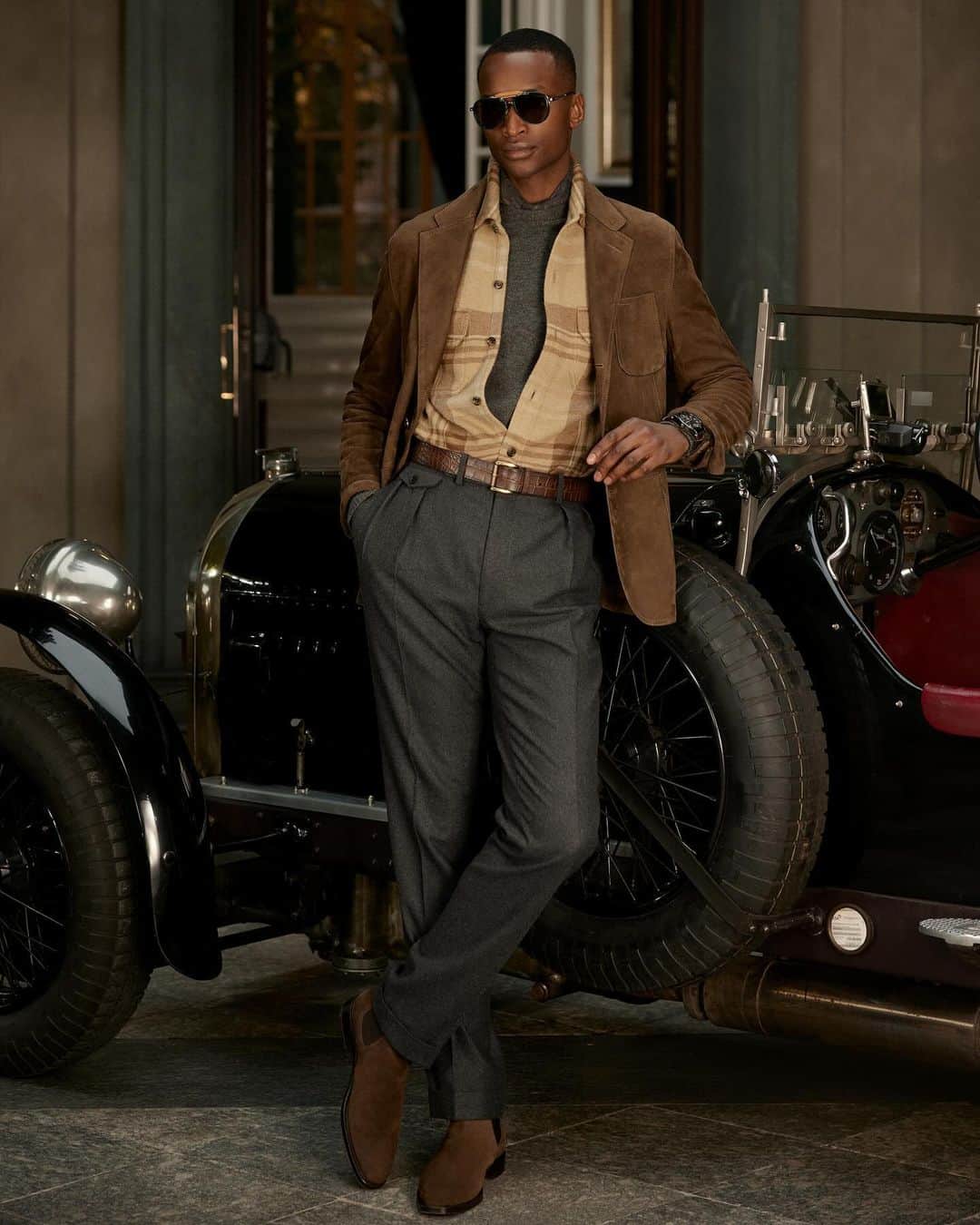のインスタグラム：「Tonal layering.  Celebrated for its natural shape and fit, the Kent is reintroduced as a lightweight sport coat, styled here with a camel cashmere-and-silk overshirt sweater.  Explore #RalphLauren Fall 2023 via the link in bio.」