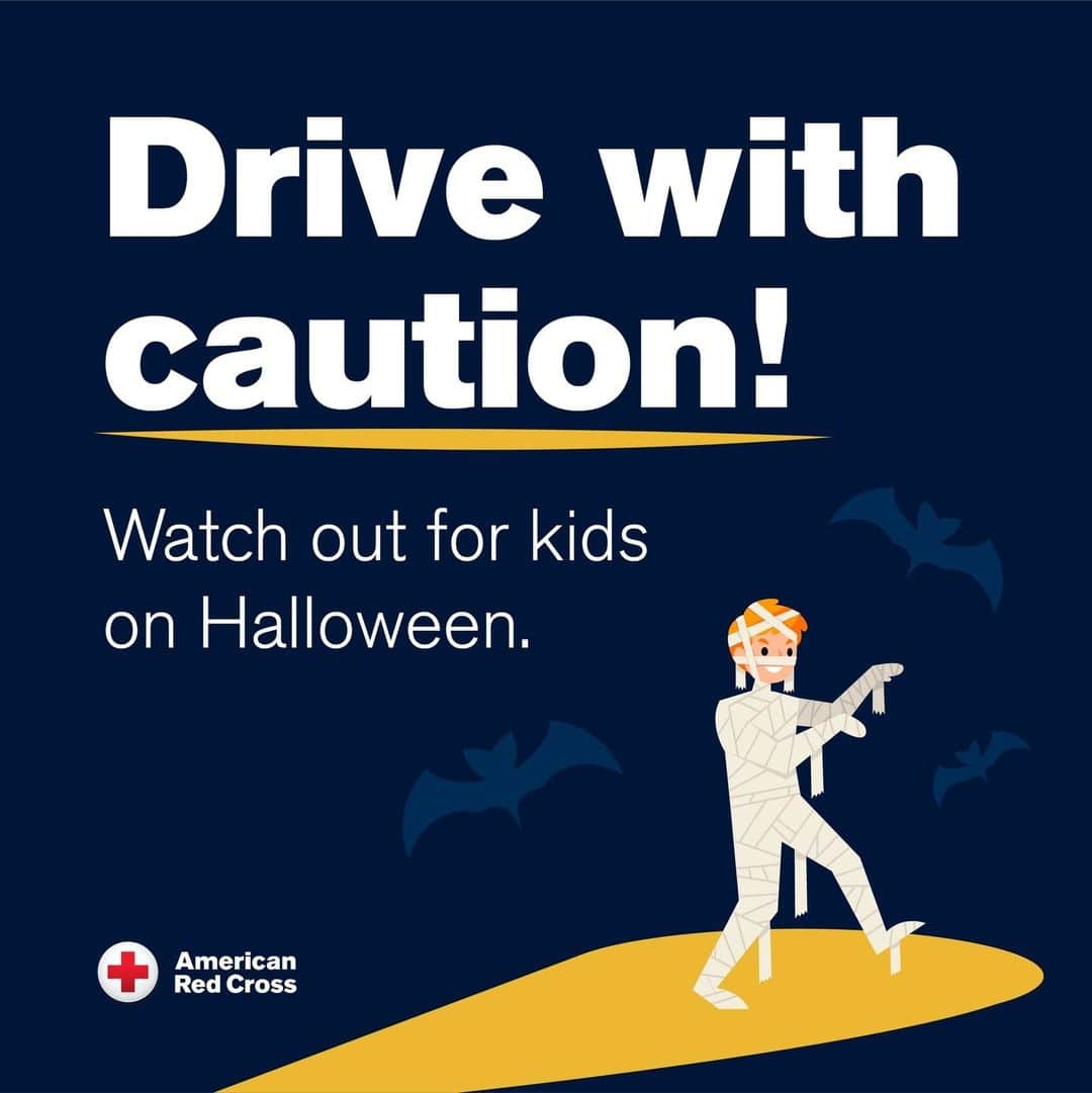 ネーブ・キャンベルのインスタグラム：「These safety tips will definitely come in 🍬 candy 🍬 this Halloween.   Drivers: Be extra cautious and drive slowly. Trick-or-treaters may forget to look both ways when crossing the street.  Parents: Add reflective tape to your little one's costume and give them a flashlight so they are easier to see. Be sure to accompany young children door-to-door.  #HalloweenSafety #Halloween2023 #SafetyTips #TrickOrTreat」
