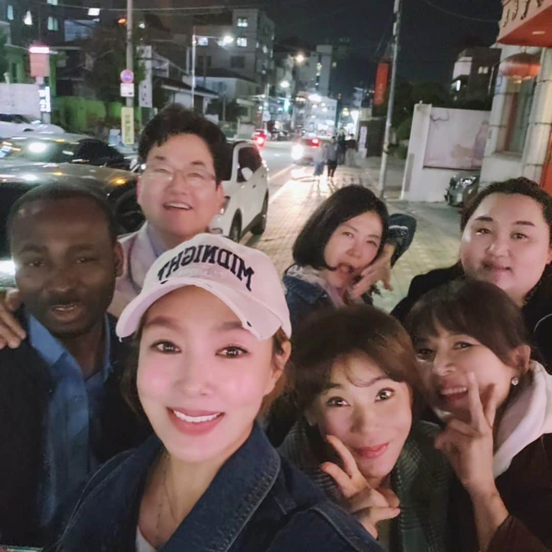 キム・ウォニさんのインスタグラム写真 - (キム・ウォニInstagram)「오랜만에 만나니 더 반가운 싸람들♡  사..사..사랑합니..드아 (아,닭살😆) 암튼 그래요~~~~ㅋ  #10년추억을함께한찐친구들 #얼마만인가요_쥬드목사님 #신촌세브란스_안철민쌤 #아이티선교팀 #노년을함께할사람들  #아지트같은민스키친」10月24日 0時05分 - wonhee_k