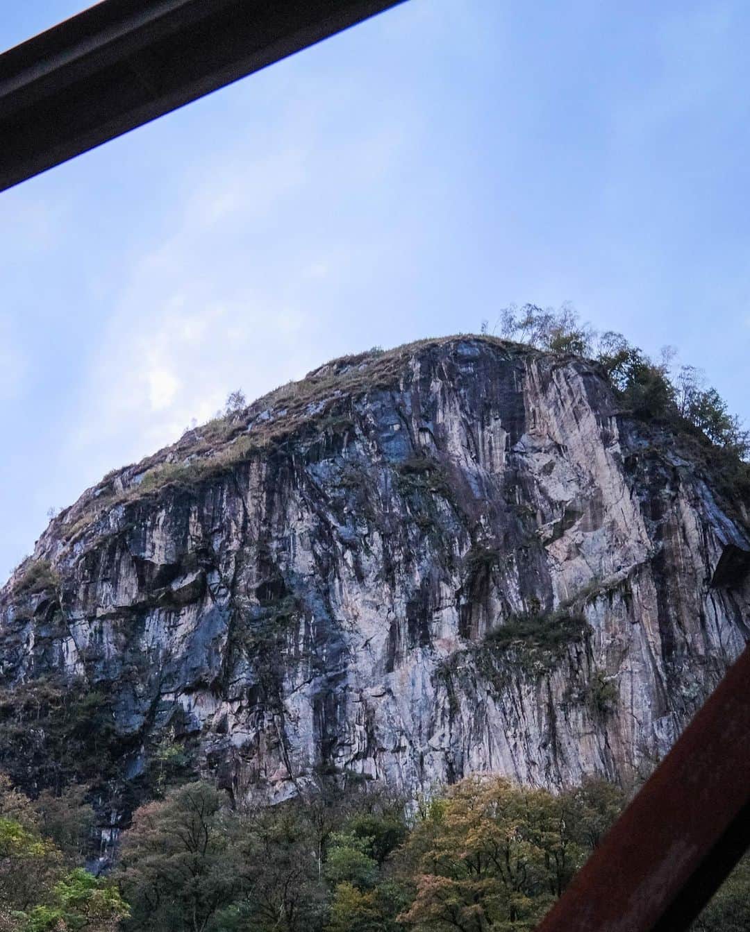 マチルダ・セーデルルンドさんのインスタグラム写真 - (マチルダ・セーデルルンドInstagram)「So happy to be back in Ticino 🇨🇭😍 just hoping the weather will be a bit better than what the forecast predicts 🤞😇   Arrived yesterday and did some sport climbing in Ponte Brolla, a classic crag close to Locarno with great climbing in different grades 🧗‍♀️  📸 @bill_jp_hamilton   #climbing #rockclimbing #bouldering #myswitzerland #ticinomoments @myswitzerland @ticinoturismo @ascona_locarno」10月24日 0時07分 - matilda_soderlund