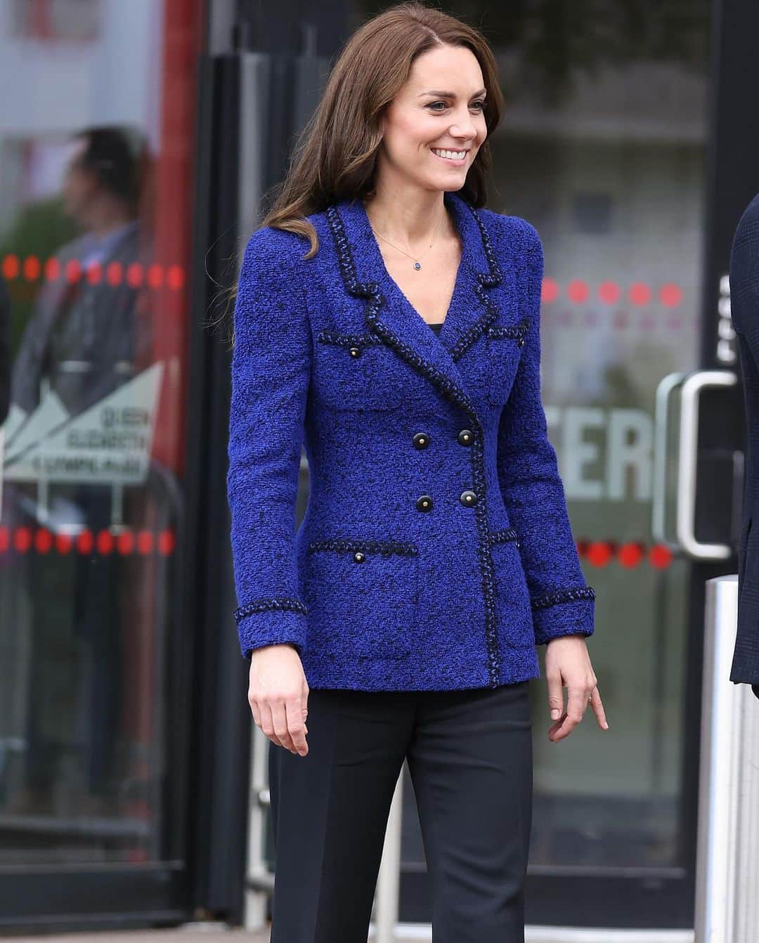 Blonde Saladさんのインスタグラム写真 - (Blonde SaladInstagram)「One of Princess of Wales Kate Middleton’s latest outings in a lovely Zara blue blazer made us want to revisit some of her outfits of the same colour, which particularly suits her and is an eternal emblem of elegance. But if the colour blue is also synonymous with serenity for the royals there is also a patriotic theme , this shade in fact being a direct reference to the Union Jack. 💙  📸 Getty Images   #Royal #KateMiddleton #Blue #Blazer #PrincessofWales #TheBlondeSalad」10月24日 0時08分 - theblondesalad