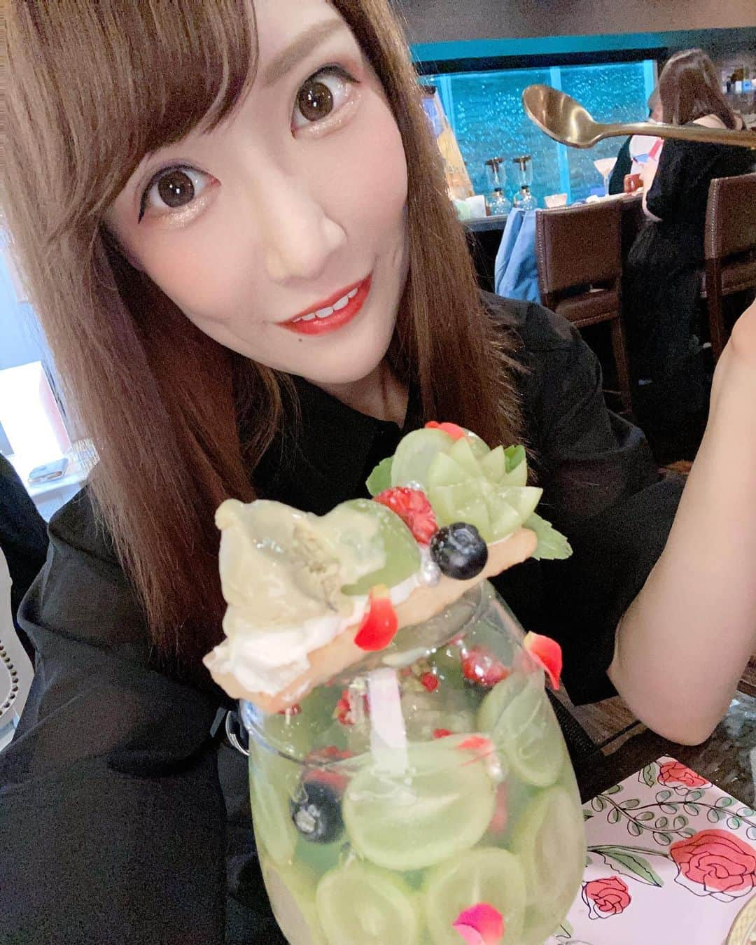 小峰みこさんのインスタグラム写真 - (小峰みこInstagram)「. ９月頭の小倉で食べたパフェ🥄 マスカット最高だよ🥹 おいしかったぁぁ また行きたいな🤤 . #みこパフェ . . . . #小倉パフェ #シャインマスカット #シャインマスカットパフェ #小倉カフェ #吃冻糕 #凍糕 #日本冻糕 #爱水果 #愛水果 #fruitsparfait #eataparfait #parfait #japaneseparfait #yummyparfait #ผู้หญิง #Wanitajepang #自撮り #셀카」10月24日 0時18分 - mico_19911201