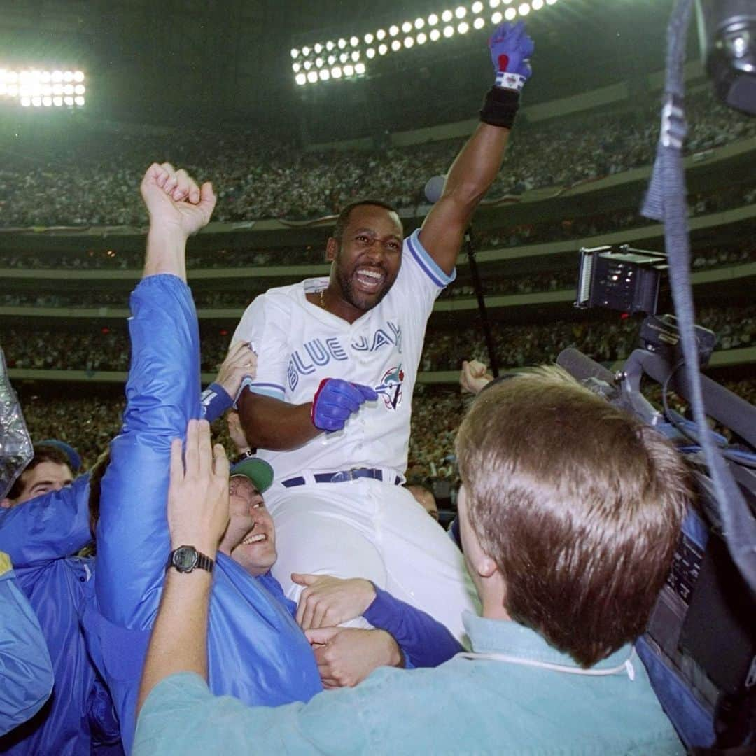 トロント・ブルージェイズさんのインスタグラム写真 - (トロント・ブルージェイズInstagram)「30 Years Ago Today: JOE CARTER TOUCHED ‘EM ALL! 🏆🏆」10月24日 0時32分 - bluejays