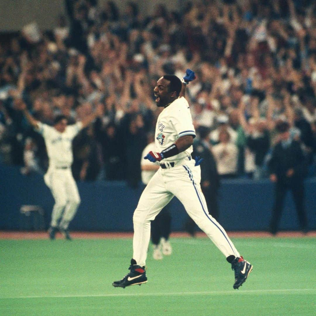 トロント・ブルージェイズさんのインスタグラム写真 - (トロント・ブルージェイズInstagram)「30 Years Ago Today: JOE CARTER TOUCHED ‘EM ALL! 🏆🏆」10月24日 0時32分 - bluejays