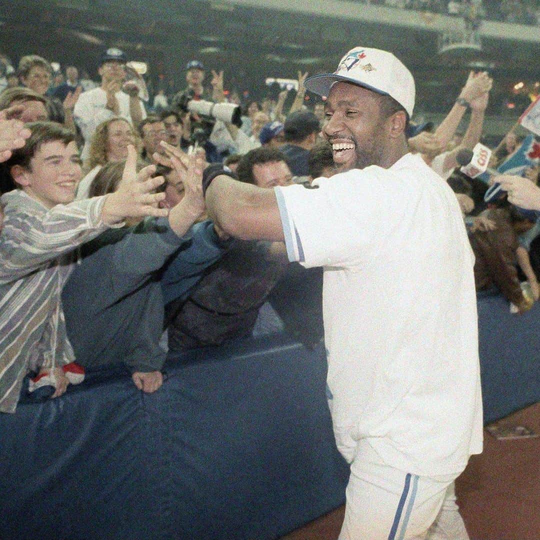 トロント・ブルージェイズさんのインスタグラム写真 - (トロント・ブルージェイズInstagram)「30 Years Ago Today: JOE CARTER TOUCHED ‘EM ALL! 🏆🏆」10月24日 0時32分 - bluejays