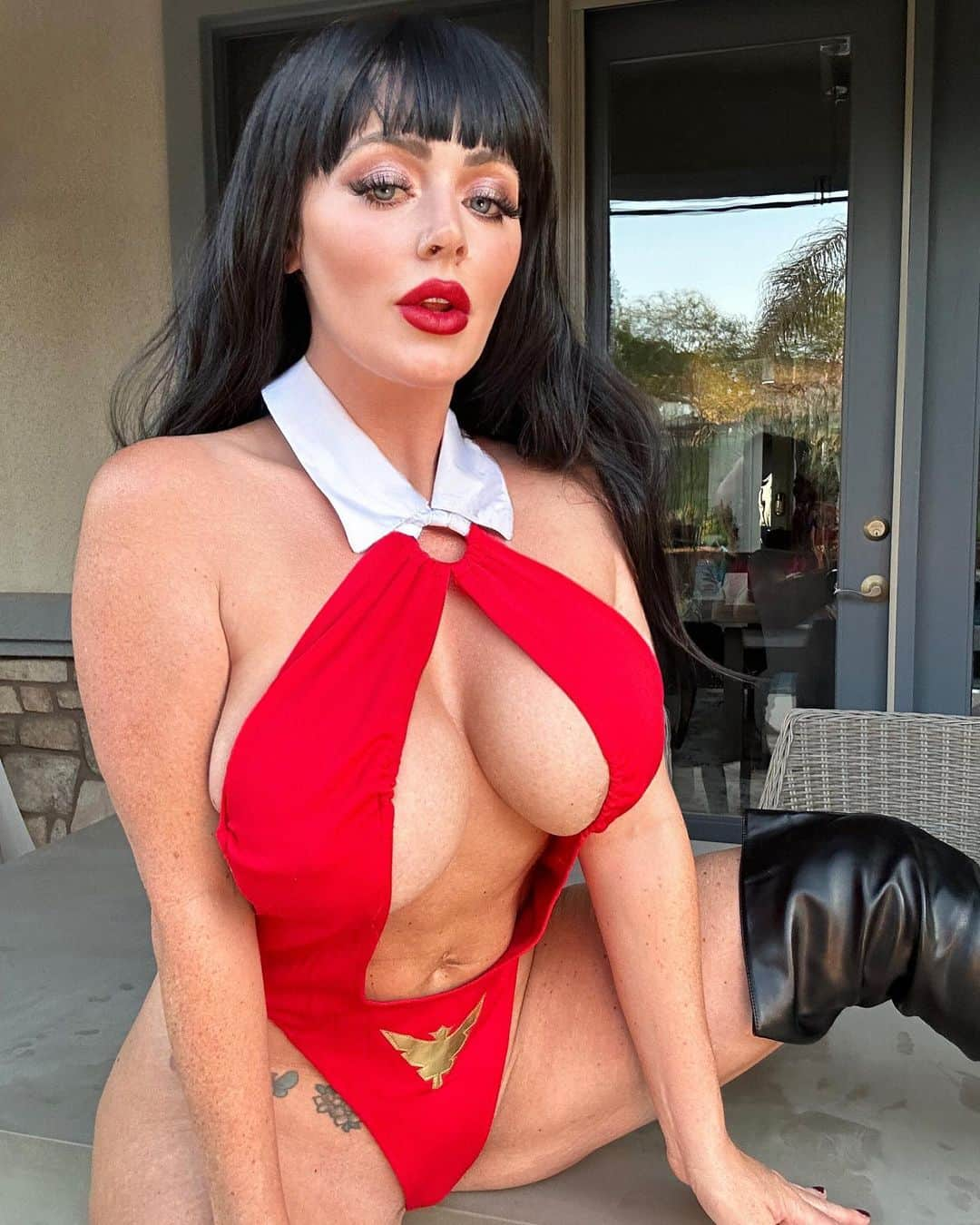 ソフィー・ディーのインスタグラム：「OK can you guess this character? #halloween #vampirella #vampire」