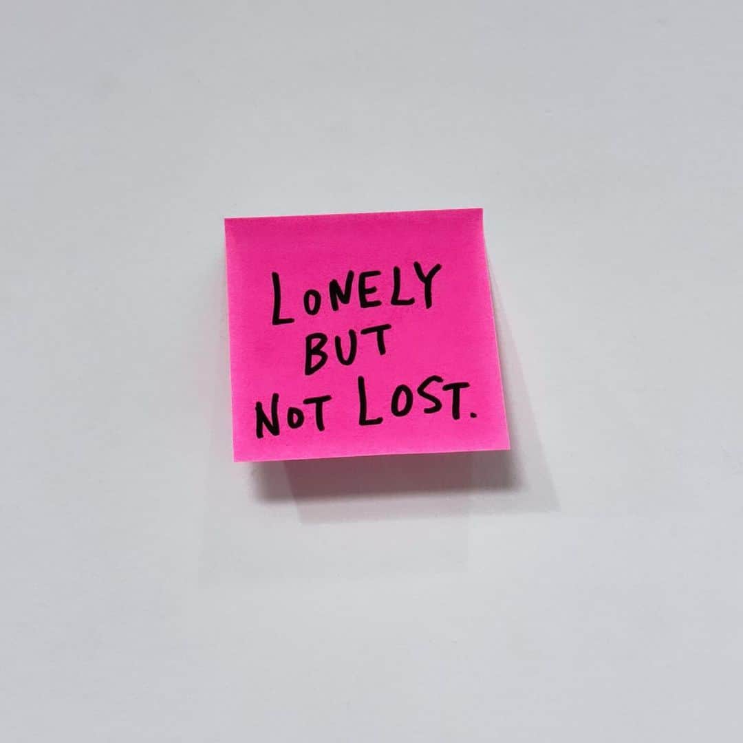 のインスタグラム：「“ Lonely but not Lost.“  仕事柄孤独タイムが長いけど、 決して自分を見失うことはない😌✍️  孤独タイムから生まれる発想や時間があるし⏳💡、 その逆で人と群れると生まれるモノももちろんある。  結局人生バランスだ笑😂  でも圧倒的にまだまだ作家として孤独が足りてないから もっと色々手放さなきゃな。  課題。  #shogosekine」