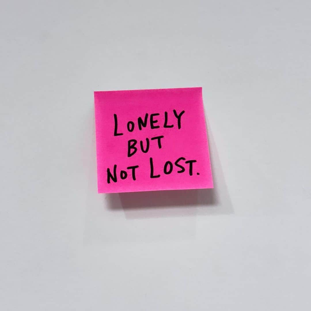 関根正悟のインスタグラム：「“ Lonely but not Lost.“  仕事柄孤独タイムが長いけど、 決して自分を見失うことはない😌✍️  孤独タイムから生まれる発想や時間があるし⏳💡、 その逆で人と群れると生まれるモノももちろんある。  結局人生バランスだ笑😂  でも圧倒的にまだまだ作家として孤独が足りてないから もっと色々手放さなきゃな。  課題。  #shogosekine」