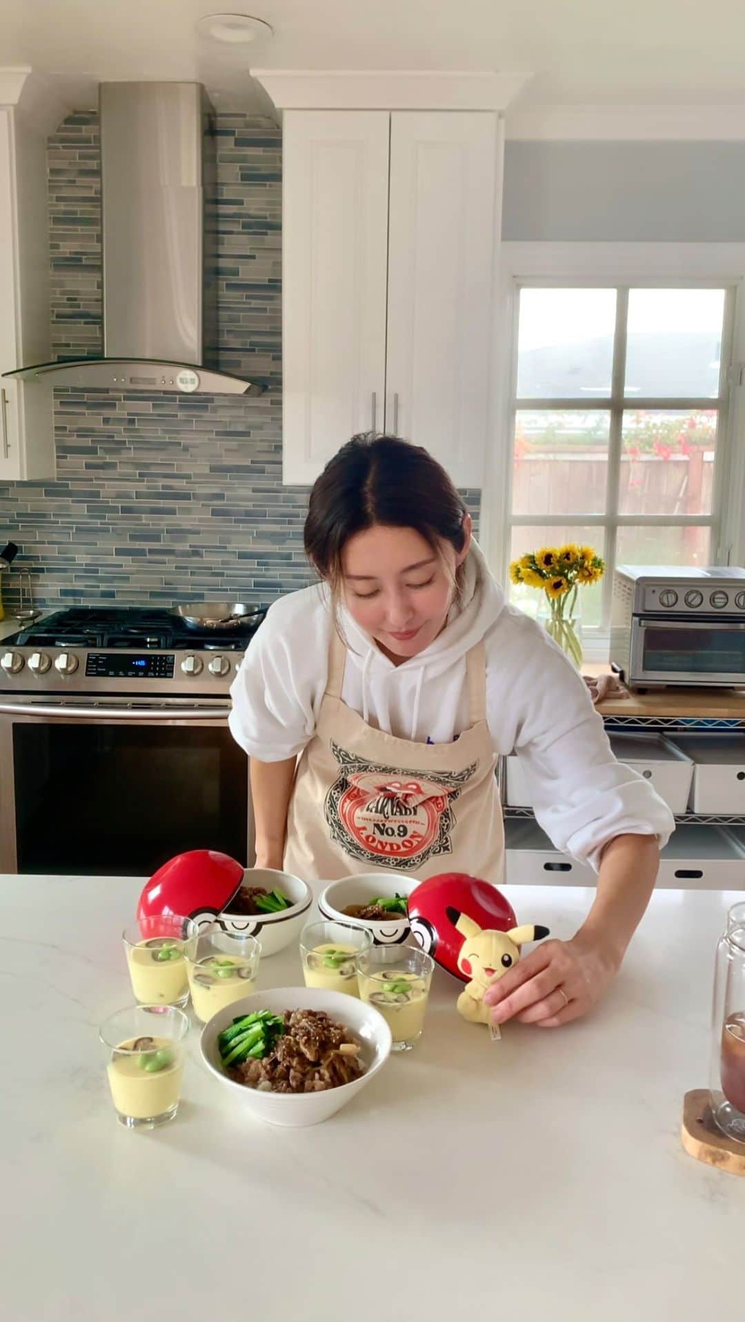 高木りなのインスタグラム：「ポケモン牛丼と茶碗蒸し 포켓몬 규동(소고기 덮밥)과 일본 계란찜❤️💛🖤 - - - - - - - - - - - 牛丼… 砂糖3、醤油3、みりん1、酒1、出汁300ml 茶碗蒸し… 卵2個、出汁360ml、塩 규동...설탕3, 간장3, 미림1, 술1, 육수300ml 계란찜... 계란2개, 육수360ml, 소금」