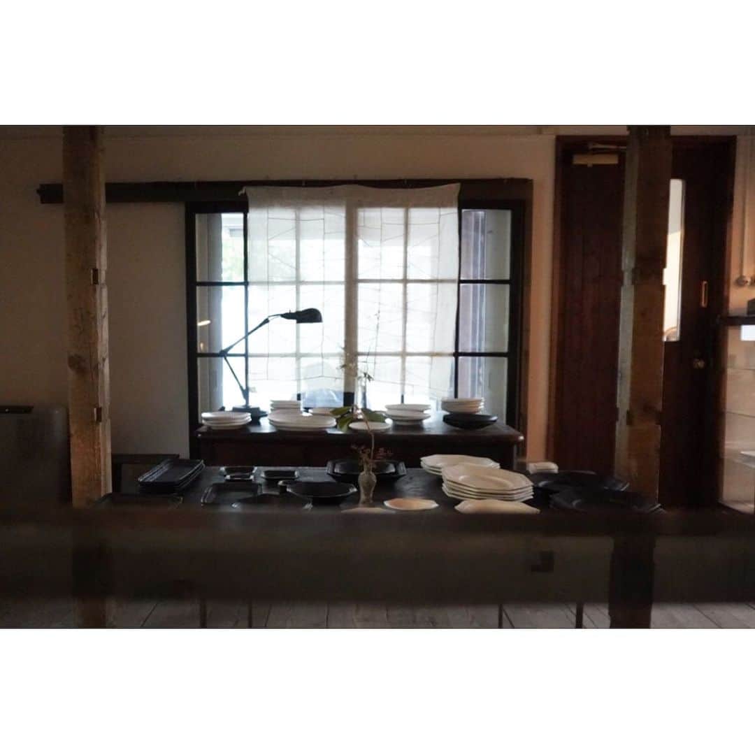 井山三希子のインスタグラム：「・ 昨日はお休みを頂きましたCONTEXT-S 本日から後半の会期となります どうぞ宜しくお願いします  後半24日-27日 12:00~18:00 お待ちしてます」