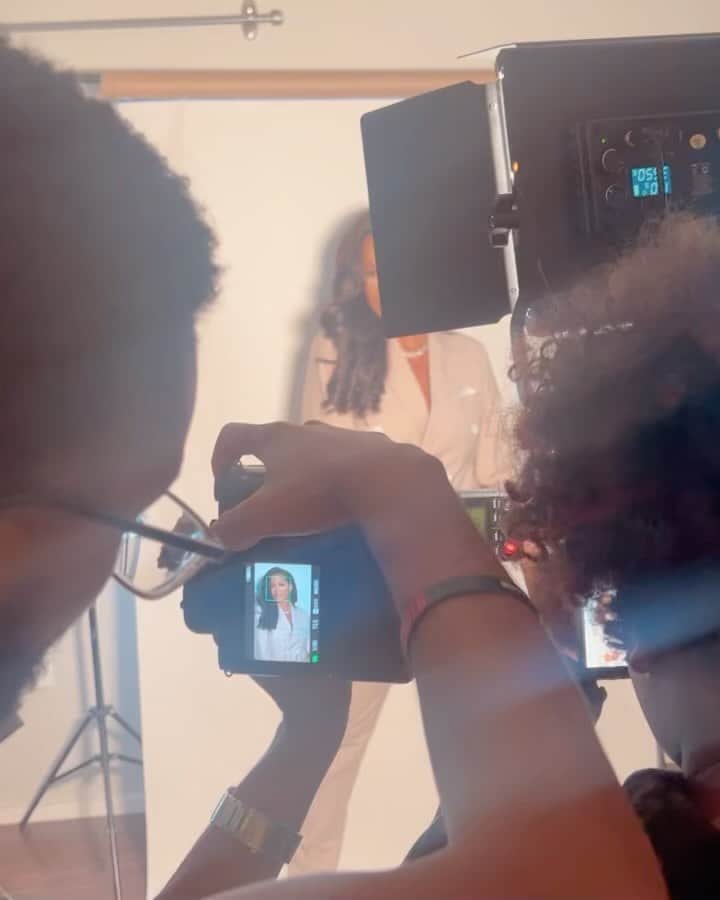 クラウディア・ジョーダンのインスタグラム：「Fun shooting with my love @pyradyseeffect today! Whole team was on point!!  @cymonebeatsqueens  @iamchelly_chelle  @m.inahsa  @vizualsbyhd」