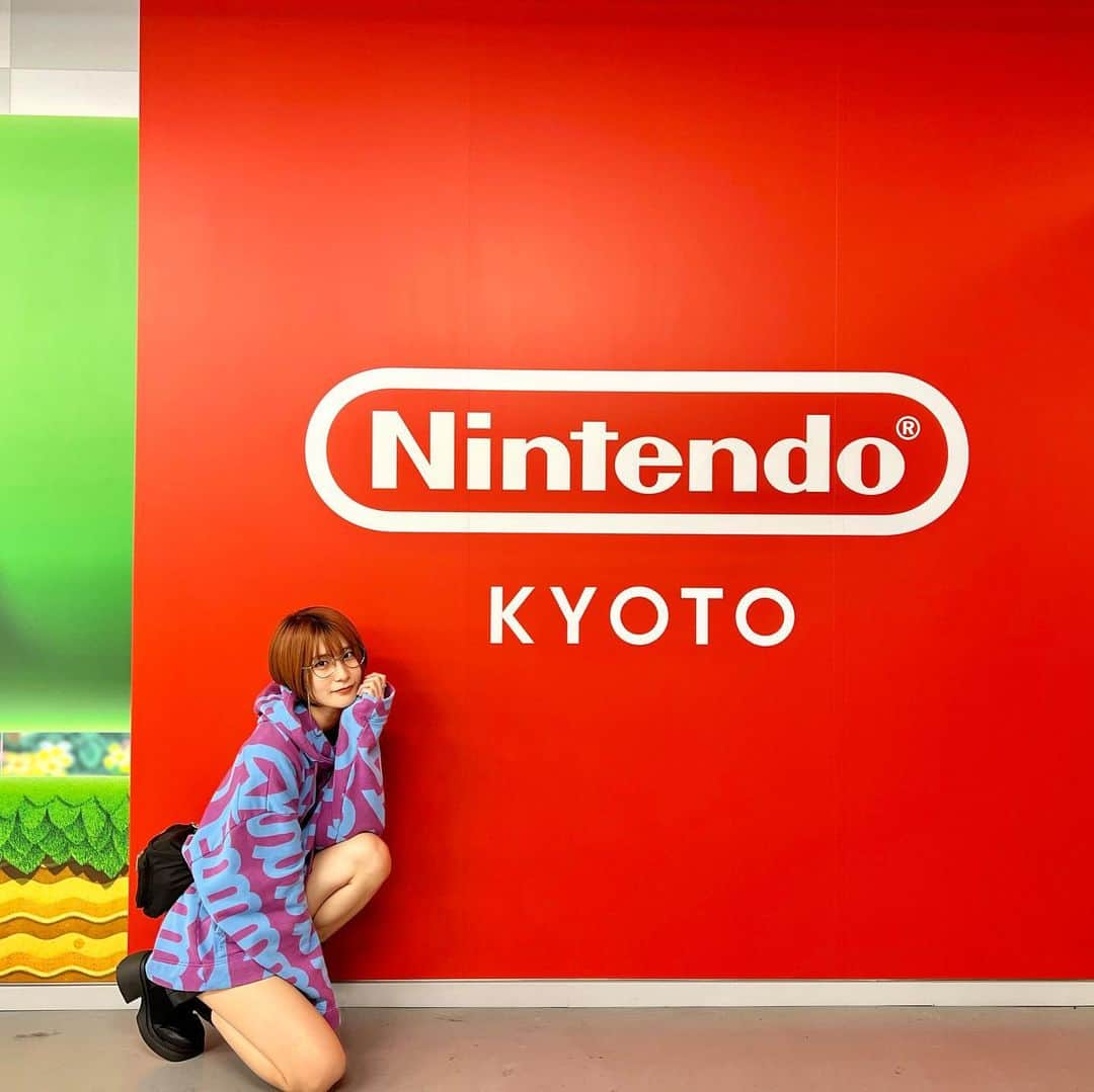 来栖うさこさんのインスタグラム写真 - (来栖うさこInstagram)「. . . Nintendo KYOTO🇯🇵  いってきたあああああ！！  オープンして間もないから 整理券必須なんやけど、  整理券さえ取っちゃえば スムーズに入れたよ！大満足😳🩷  まじで最高なフォトスポット満載だったから 小出しで写真載せていくう😚❤️💚  #nintendo #nintendostore  #nintendokyoto #任天堂京都 #任天堂ストア京都 #supermario  #京都 #kyoto #マークジェイコブス」10月24日 10時26分 - kurusu_usako