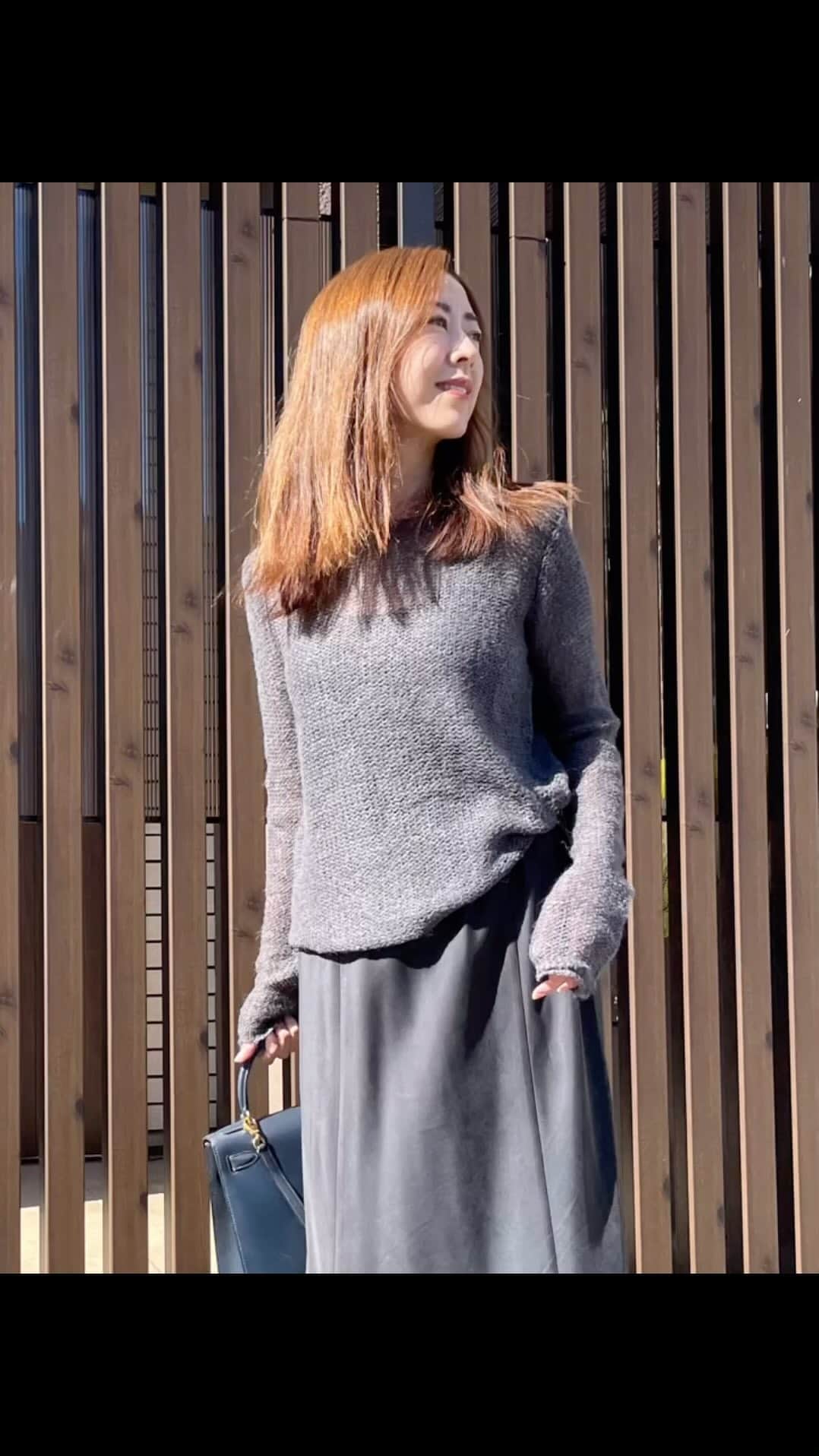 榊ゆりこのインスタグラム：「むずい😅昼は結構暑い💦  #コーデ#ファッション#zara#hermes#秋コーデ #アラフィフコーデ」