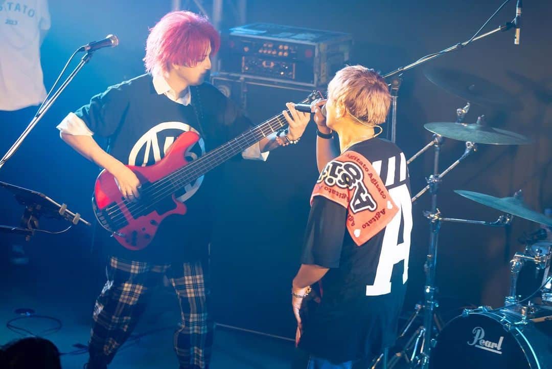 Ikuoのインスタグラム：「町田ThePlayHouse The Splendid Rockers  ThePlayHouse 40th anniversary  IKUO×Agitato  #ikuo #shingoman #agitato #町田プレイハウス  #tatsu #espbass #lorecrow」