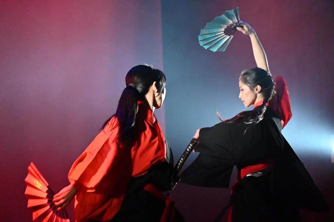 のインスタグラム：「#舞 #扇子 #和 #日本 #殺陣 #舞台 #stage #japan  #🪭」