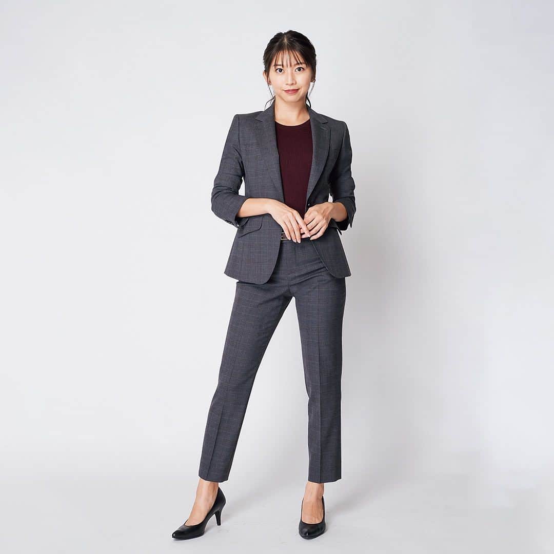 洋服の青山のインスタグラム：「洋服の青山60周年を記念し、 モーニング娘。’23 改め 「アオヤマ娘。’60」始動です✨ @morningmusume_official × @aoyama_ladies  本日10/24(火)より洋服の青山公式Instagram(リール)/TikTok/YouTubeにて、 オリジナルダンス第二弾が公開です！  牧野 真莉愛 @maria_makino.official さんが着こなす、 テーラードジャケットは洋服の青山こだわりの”HILTON”から登場した待望のウォッシャブルライン！ さり気ないチェック柄が品を演出します。  ・1ボタンテーラードジャケット 29,590円  　(HJ235180-B)  ・テーパードパンツ 14,300円 　(HP235180-B)  ・毛玉CLEARニット 5,390円 　(WNT23118-83)  第三弾以降のオリジナルダンスはもちろん、 限定キャンペーンの開催など、たくさんの企画を皆さまお楽しみに！  #モーニング娘23 #モーニング娘 #洋服の青山 #アオヤマ娘60 #牧野真莉愛  #ビジネスカジュアル #ビジカジコーデ #ビジカジスタイル #オフィスカジュアル #オフィスコーデ #秋コーデ #お仕事コーデ #お仕事コーディネート #通勤コーデ #コスパ #コスパコーデ #秋コーデ #ニットコーデ #ニット #スーツ女子 #スーツスタイル #スーツ」