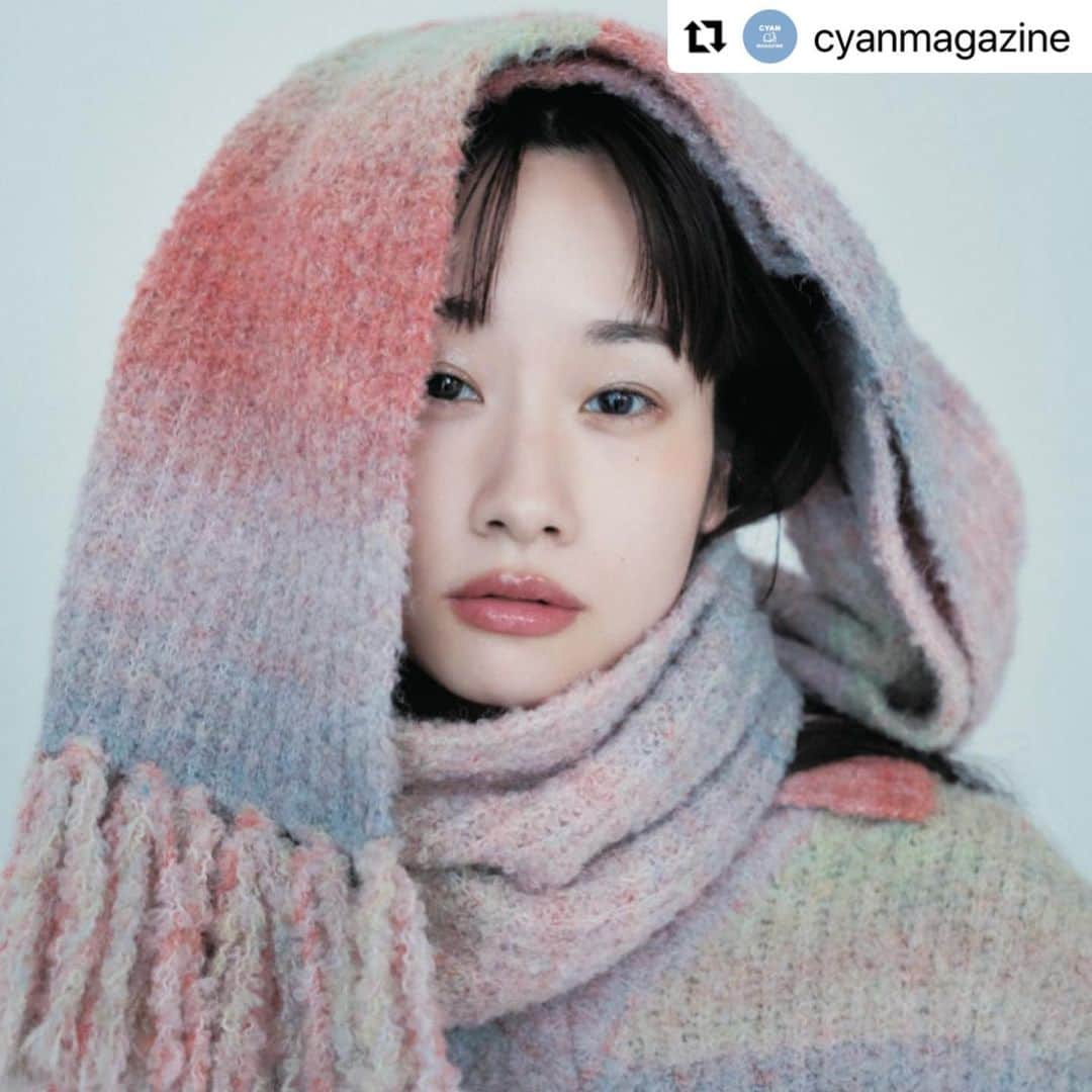 藤間爽子のインスタグラム：「#Repost @cyanmagazine with @use.repost ・・・ 3つの色を重ねた毛束が交差する。それはまるで、贈り物に施した花結び。 丁寧に心を添えた、 #藤間爽子 のハレの日メイクは、何色もの糸が紡がれたニットのようにカラフルなまつげがポイント。  詳細はWEBから https://cyanmagazine.jp/beauty/issue38_fujimasawako_230920  Photography @shiman_  Hair & Makeup @ayamurakami__  Styling @nattunki  Model @fujimasawako_official   #CYAN #cyanmagazine」