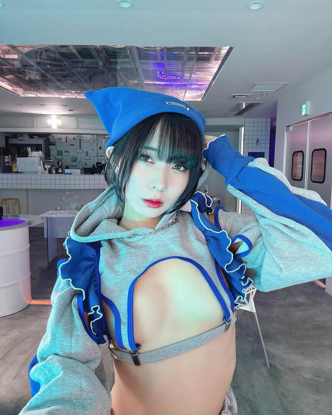 鳴上なごねのインスタグラム：「💙💙  M企画さんのメイド服だよん。  #selfie #自撮り界隈 #グラドル自画撮り部 #グラビア #gravure #グラビアアイドル #model #cosplayer #cosplay #cosplaygirl #japanesegirl #鳴上なごね #followｍe #いいねください #셀피 #M企画」