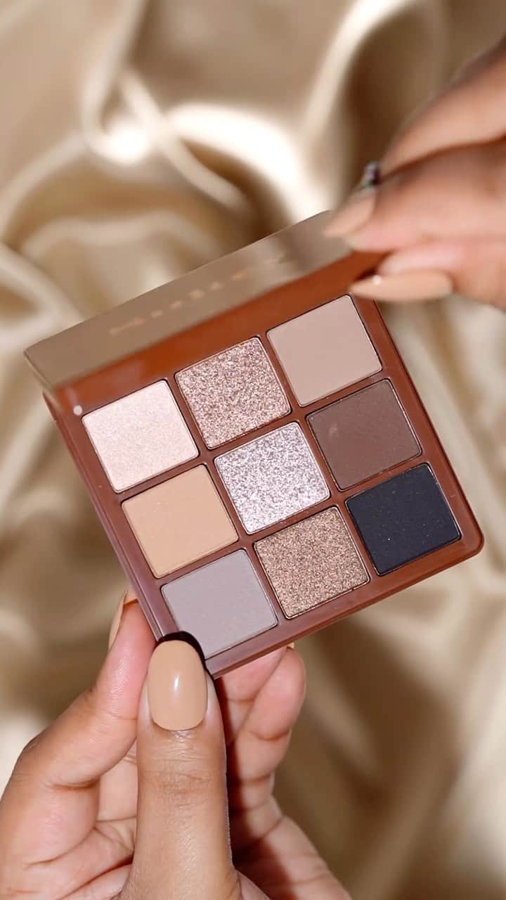 Anastasia Beverly Hillsのインスタグラム：「Wearing this to all of the holiday parties! 🥵 Tap to get your Sultry mini now! 🔥  📸: @atikamer (she/her)  #AnastasiaBeverlyHills」