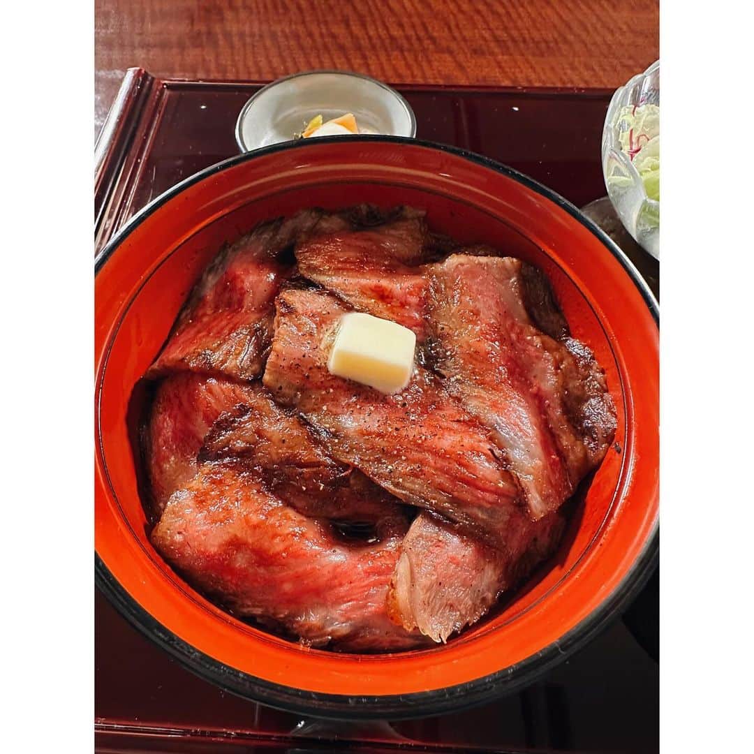 有吉弘行のインスタグラム：「丼」