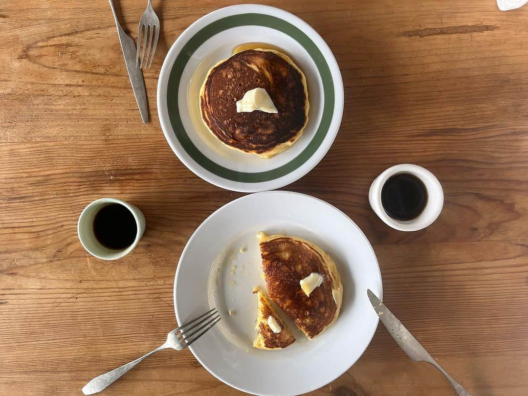 nokosのインスタグラム：「のこの粉🥞 ほかほかの焼きたてをどうぞ」