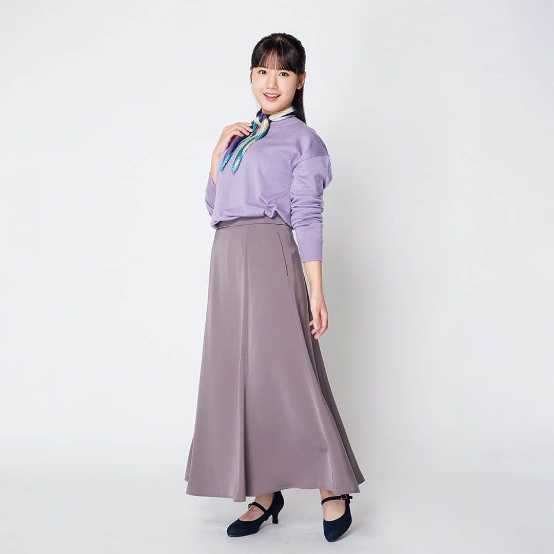 洋服の青山のインスタグラム：「洋服の青山60周年を記念し、 モーニング娘。’23 改め 「アオヤマ娘。’60」始動です✨ @morningmusume_official × @aoyama_ladies  本日10/24(火)より洋服の青山公式Instagram(リール)/TikTok/YouTubeにて、 オリジナルダンス第二弾が公開です！  横山 玲奈 @reina_yokoyama.official さんのコーディネートは、華やかな色のニットとスカーフがポイント！ スカートはキレイめ素材感で全体を上品な印象に仕上げてくれます！  ・クルーネックニットプルオーバー 4,290円 　(WNT23117-72)  ・ロングフレアスカート 9,790円 　(WS235132-D)  ・プリーツスカーフ 2,090円 　(SCARF238-61610)  第三弾以降のオリジナルダンスはもちろん、 限定キャンペーンの開催など、たくさんの企画を皆さまお楽しみに！  #モーニング娘23 #モーニング娘 #洋服の青山 #アオヤマ娘60 #横山玲奈 #ビジネスカジュアル #ビジカジコーデ #ビジカジスタイル #オフィスカジュアル #オフィスコーデ #秋コーデ #お仕事コーデ #お仕事コーディネート #通勤コーデ #コスパ #コスパコーデ #秋コーデ #ニットコーデ #ニット #スカート#スカートコーデ」