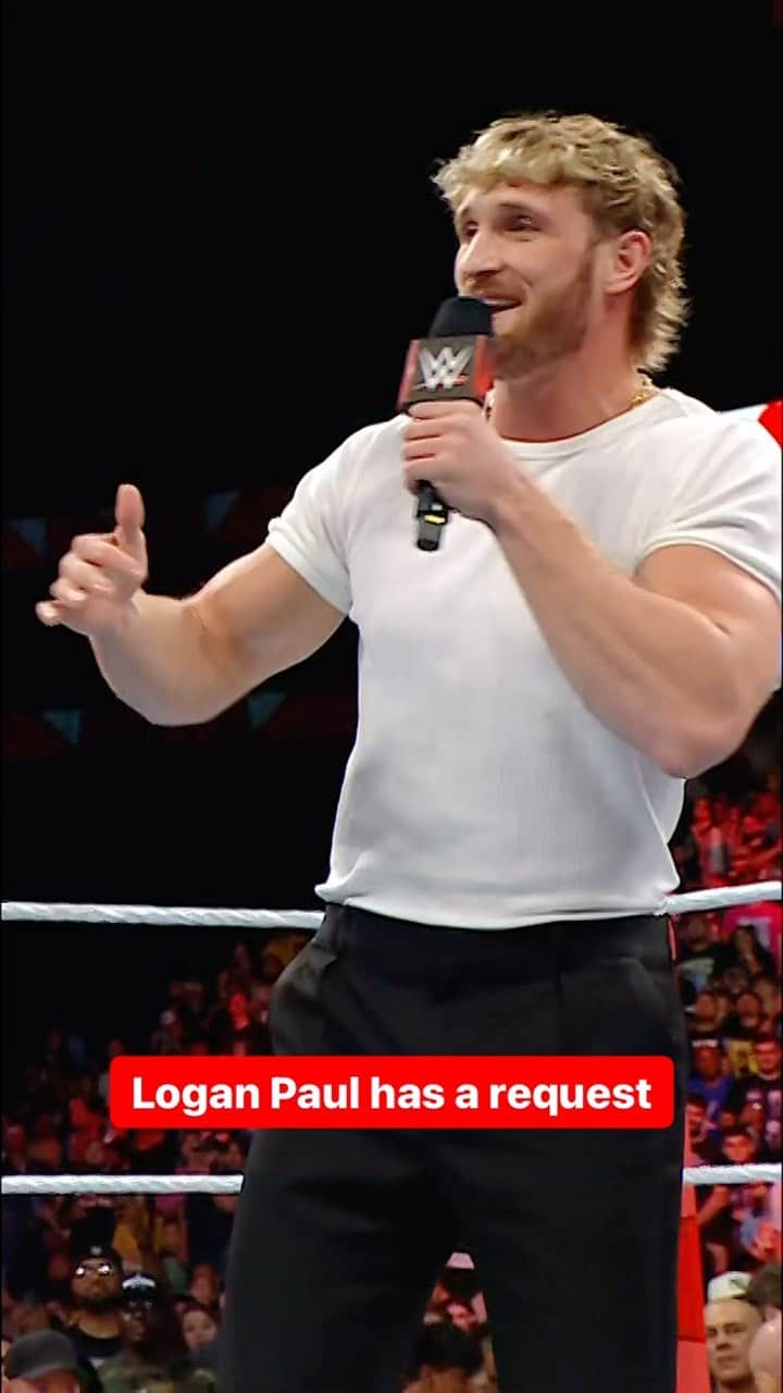 WWEのインスタグラム：「@loganpaul asks @samanthairvinwwe for a special announcement ahead of #WWECrownJewel! #WWERaw」
