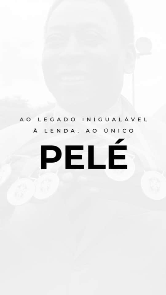 ペレのインスタグラム：「OBRIGADO POR TUDO, @pele! 👑⚽  Hoje seria o aniversário de 83 anos do inigualável Pelé. Tanto ele quanto Edson são figuras que moldaram o que enxergamos como futebol brasileiro. É com a saudade da sua ausência, mas com a alegria de tudo que esse gigante do futebol fez, que o Lance! e a Pelé Foundation deixa nossa reverência ao Rei.  #ReiPelé #PeléEterno」