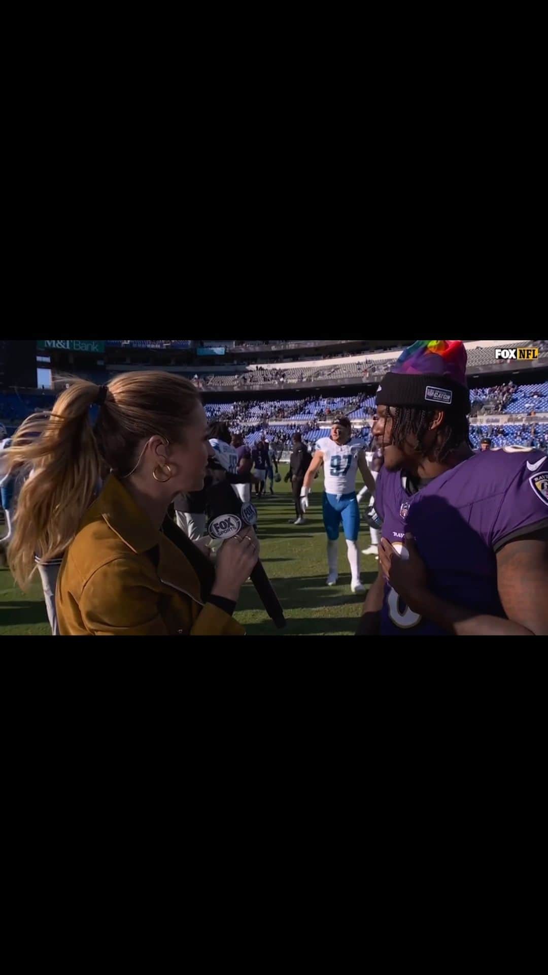 エリン・アンドリューズのインスタグラム：「#ICYMI week 7 @nflonfox @new_era8 is locked in! @ravens @jilliangregory @alyssafgreene #ravens #nfl」