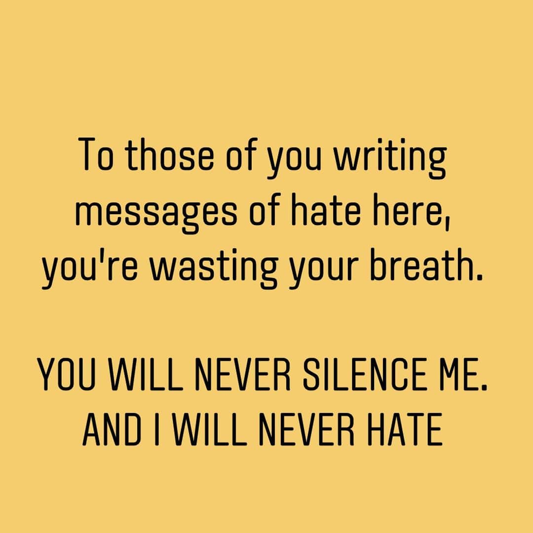 チェリーン・ダビスのインスタグラム：「Instead I will shout #freepalestine louder and louder!!   I will also block you and delete your comment. I’m not a receptacle for your trash.」