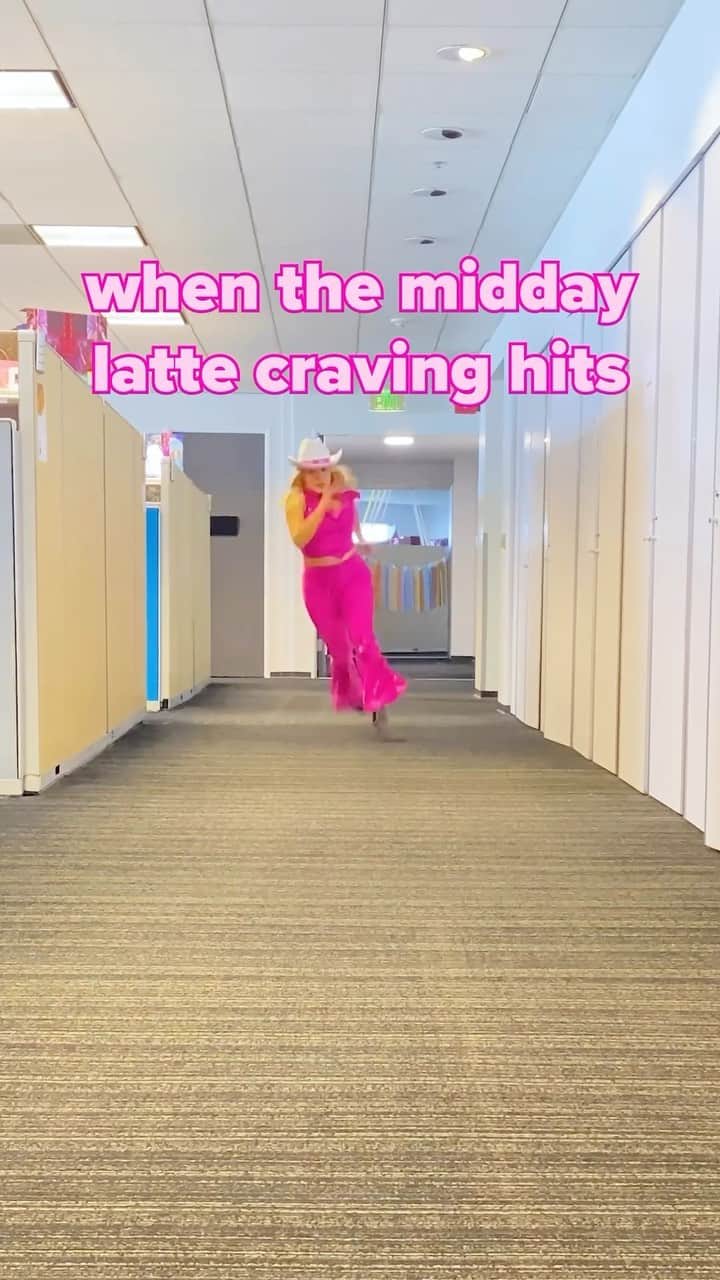 バービーのインスタグラム：「No rest until this Barbie gets her coffee! ☕️ #Barbie #BarbieTheMovie」
