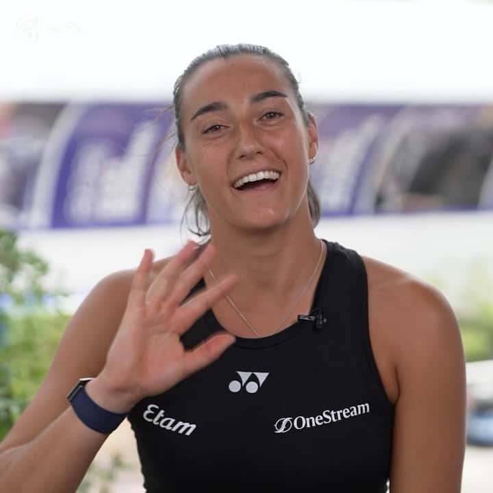 WTA（女子テニス協会）のインスタグラム：「Players ask the fans: @carogarcia 🎙️  What is a book or two you would recommend? 📚」